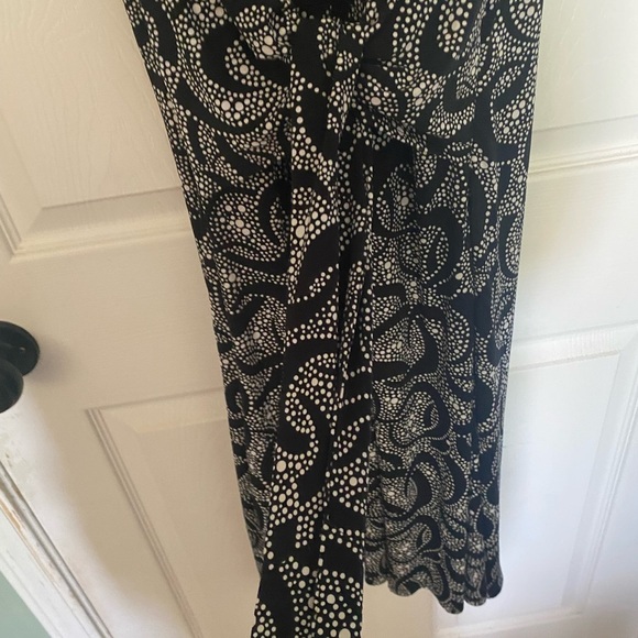 MICHAEL Michael Kors Black Plunge Neck Cocktail Dress - Picture 4 of 6